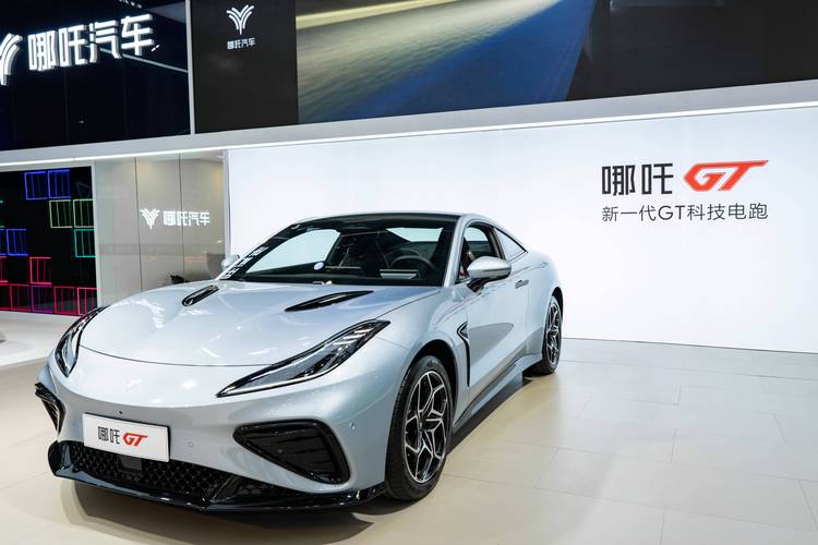 东莞88哪吒汽车在智能汽车领域的表现，领途汽车在新能源汽车市场中的影响力